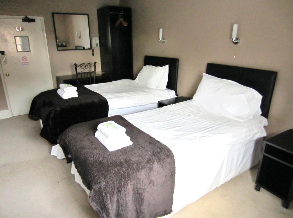 The Grail Court Hotel Burton-upon-Trent Zimmer foto