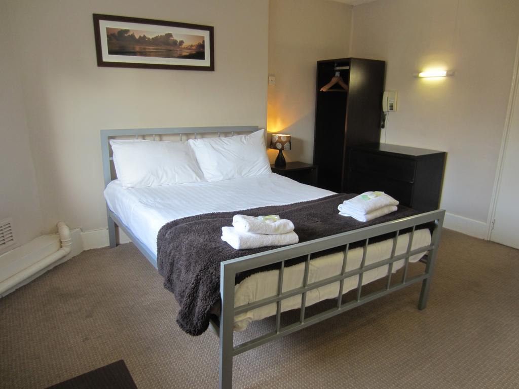 The Grail Court Hotel Burton-upon-Trent Zimmer foto