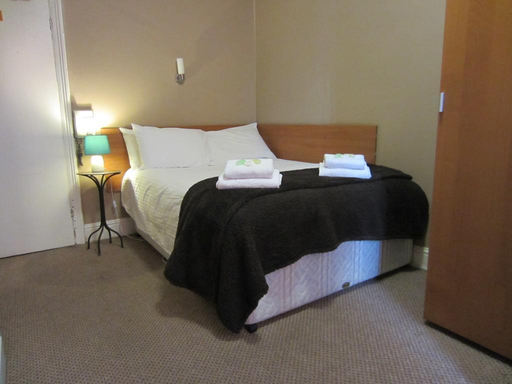 The Grail Court Hotel Burton-upon-Trent Zimmer foto